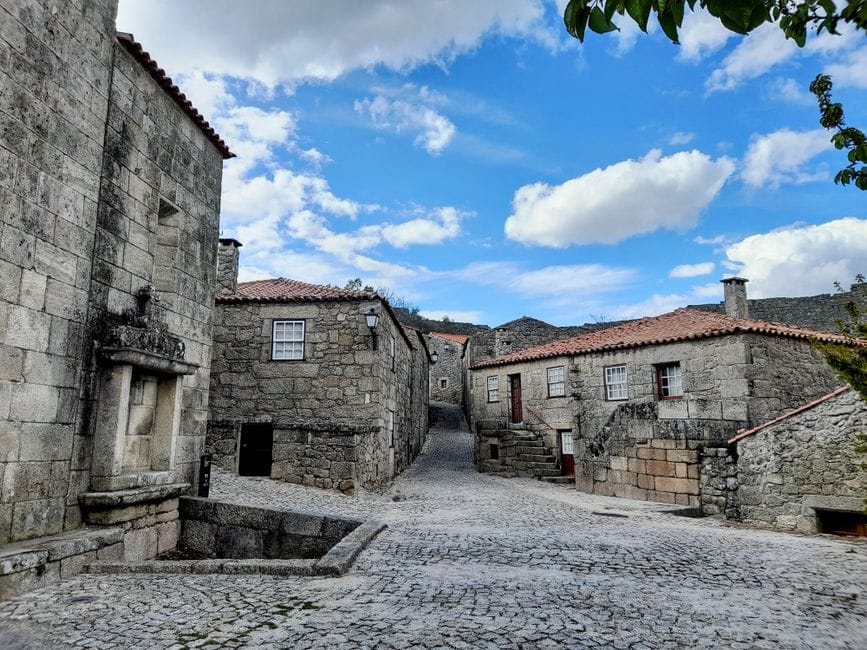Piódão: a aldeia de xisto que fica azul ao fim da tarde