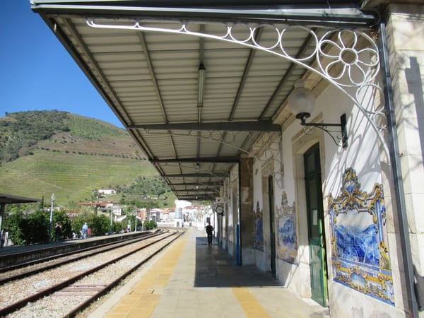 Viajar Portugal de comboio regional: o guia honesto