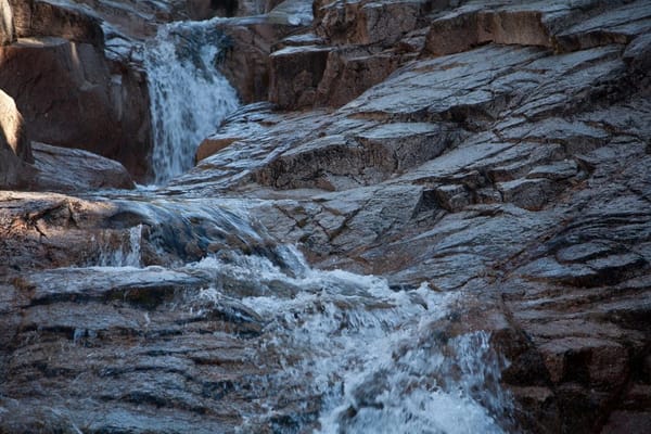Peneda-Gerês no Verão: as Cascatas, os Poços e os Cavalos Selvagens que Fazem Esquecer o Calor