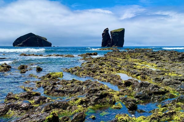 Ilha do Faial, Açores: o vulcão dos Capelinhos, a marina pintada de Horta e a travessia até ao Pico